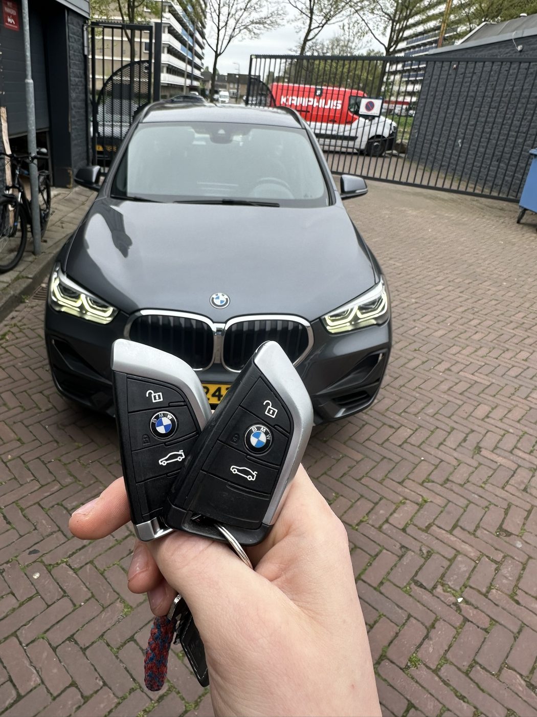 Twee BMW smart keys voor een BMW X1, bijgemaakt in Enschede