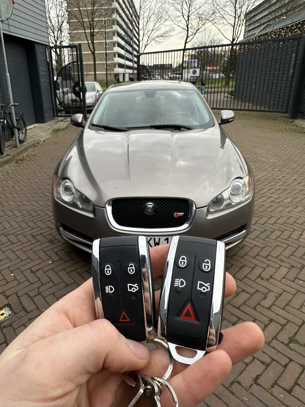 Twee smart keys voor een Jaguar XF, bijgemaakt in Enschede