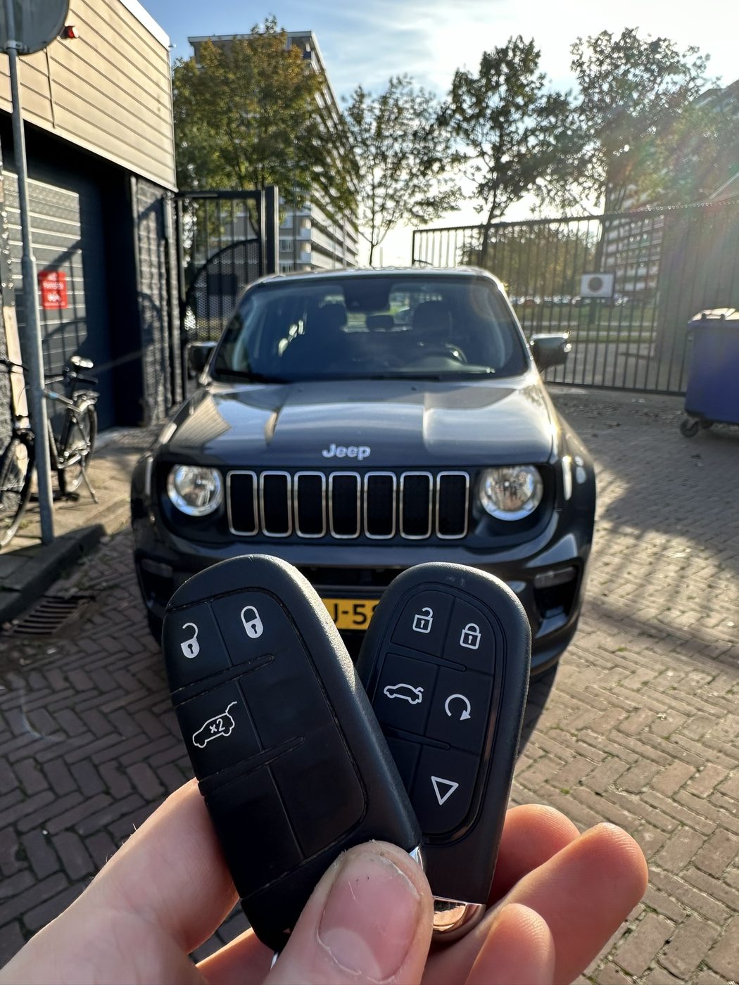 Twee smart keys voor een Jeep Renegade, bijgemaakt in Enschede