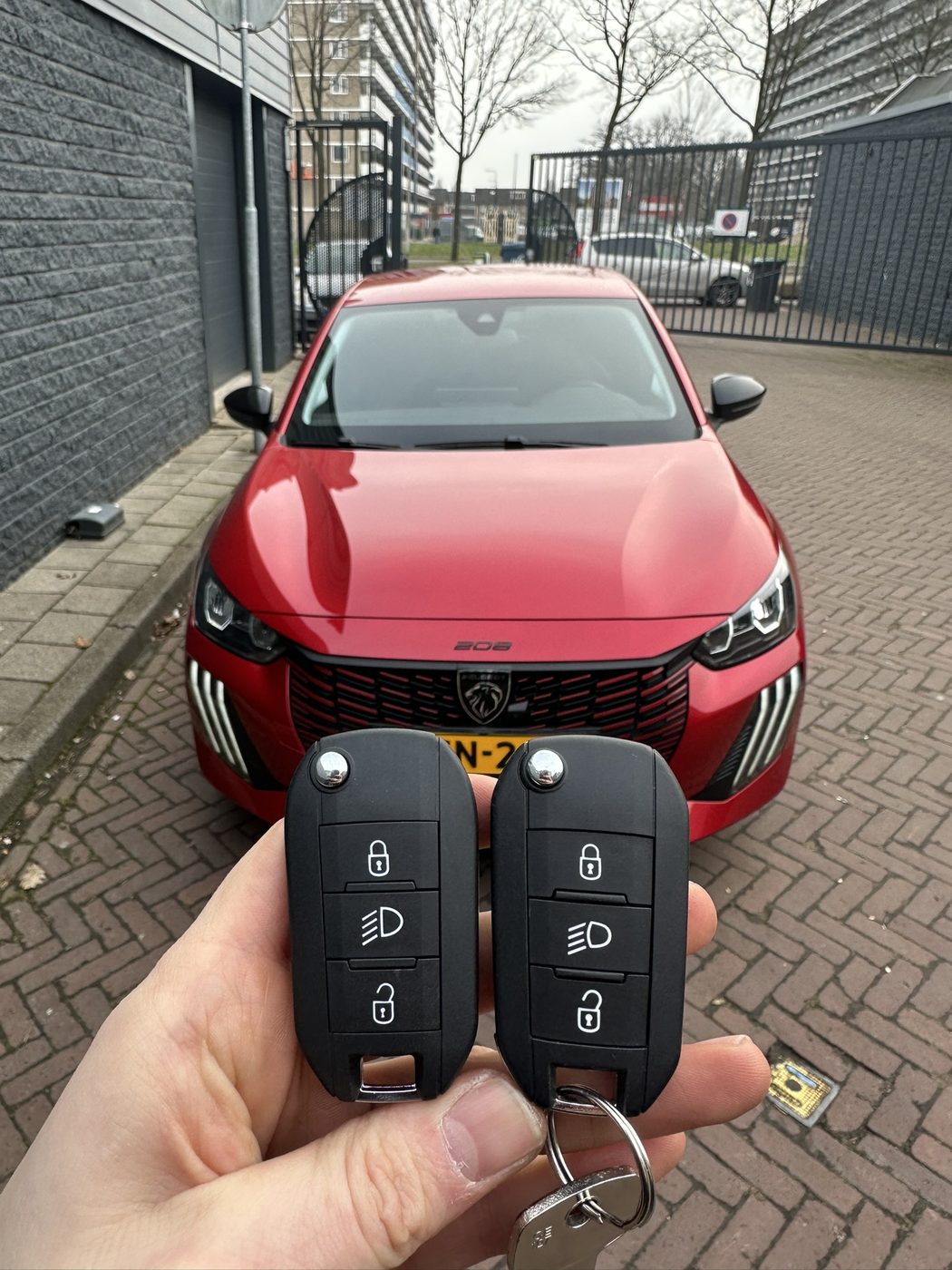 Twee klapsleutels voor een Peugeot 208, bijgemaakt in Enschede
