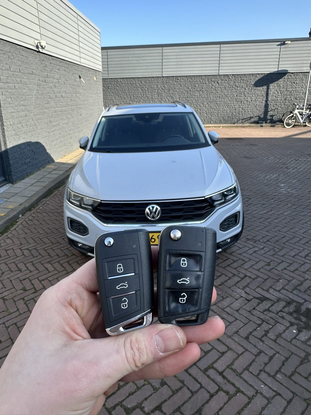 Twee klapsleutels voor een Volkswagen T-Roc, bijgemaakt in Enschede