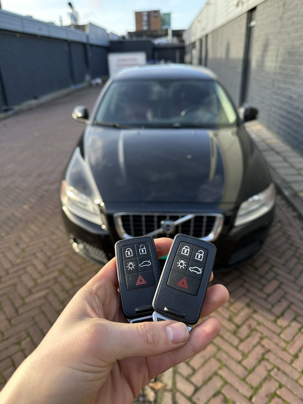 Twee Volvo-sleutels met afstandsbediening, bijgemaakt in Enschede
